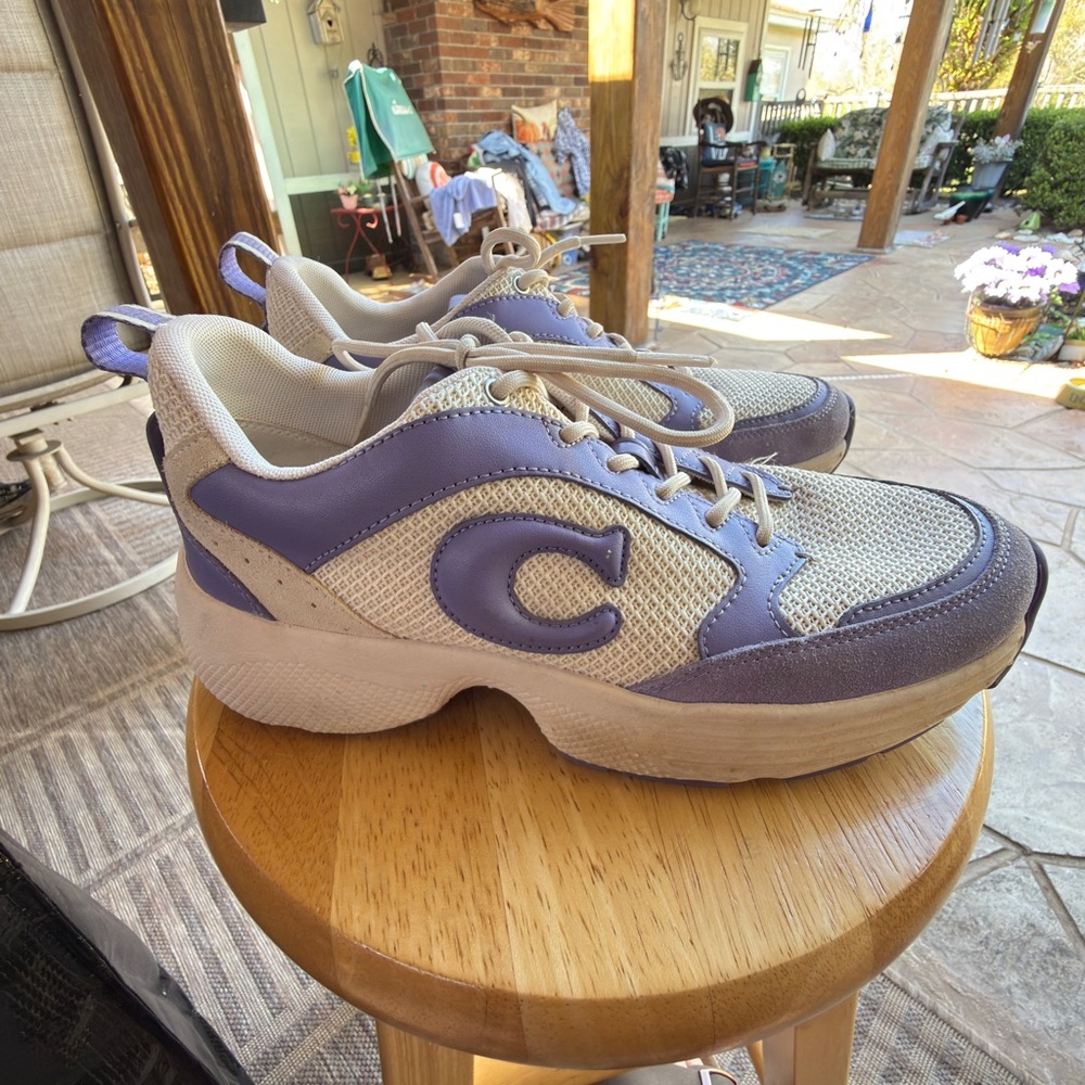 Coach Strider sneakers in a light violet and white sz 38.5